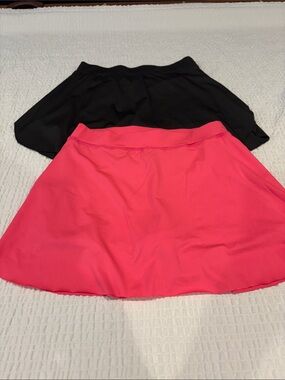 SHEIN Set of 2 Women’s Sports Skorts Black and Hot Pink
Size M